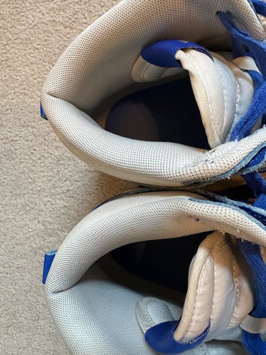 Athletic_Shoes